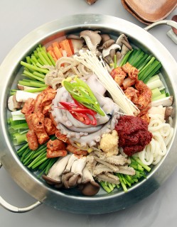 [밀키트] 곱창낙지전골 1,800g(2-3인분)