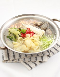 [밀키트]해물 바지락 수제비 1,380g(2-3인분)